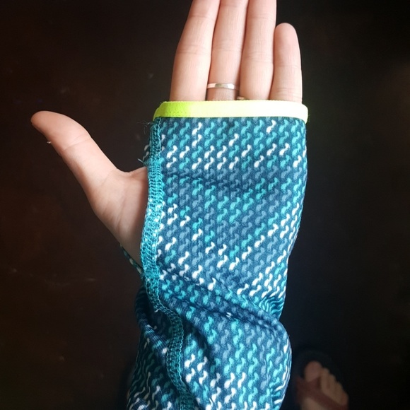 Nike Women's Pro Dri-Fit Teal Half Zip Top - Picture 4 of 4